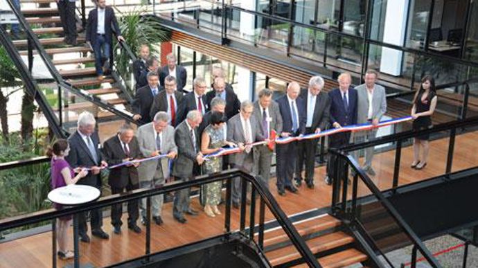 Le nouveau siège social a été inauguré en présence des membres du conseil d'administration, du comité de direction, du préfet de la région Auvergne, d'élus, de représentants du monde agricole, industriel, scientifique et de la société civile. © LIMAGRAIN/VINCENT BOUCHET Le nouveau siège social a été inauguré en présence des membres du conseil d'administration, du comité de direction, du préfet de la région Auvergne, d'élus, de représentants du monde agricole, industriel, scientifique et de la so
