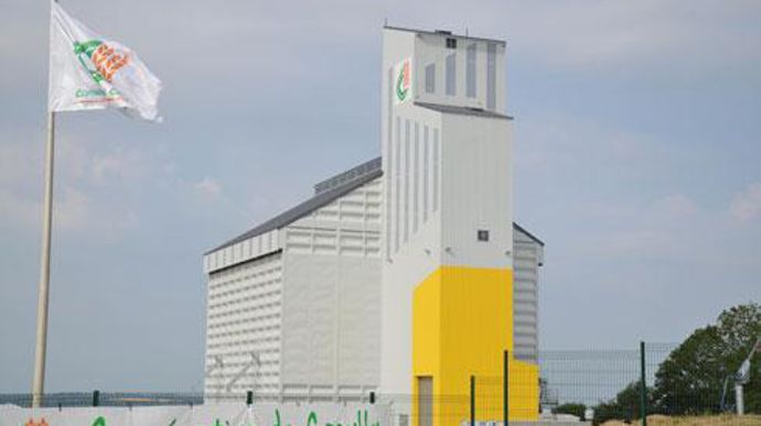 Le silo de Sept-Vents porte la capacité de stockage de la coopérative à 133 500 tonnes. Il représente un investissement de 3,4 millions d'euros. © J.-C. BALLANDONNE Le silo de Sept-Vents porte la capacité de stockage de la coopérative à 133 500 tonnes. Il représente un investissement de 3,4 millions d'euros. © J.-C. BALLANDONNE