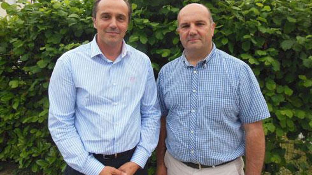 Mathieu Staub (à gauche) va passer dans quelques mois la direction de Bovineo à Olivier Paillon, actuel directeur adjoint. Mathieu Staub (à gauche) va passer dans quelques mois la direction de Bovineo à Olivier Paillon, actuel directeur adjoint.