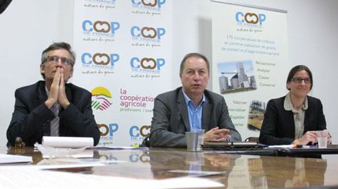 Christian Pèes, président de Coop de France Métiers du grain, entouré de Vincent Magdelaine, directeur et d'Anne-Laure Paumier, directrice adjointe. © R. FOURREAUX Christian Pèes, président de Coop de France Métiers du grain, entouré de Vincent Magdelaine, directeur et d'Anne-Laure Paumier, directrice adjointe. © R. FOURREAUX