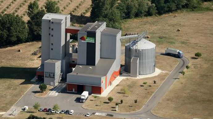 Sud-Ouest aliment contrôle aujourd'hui onze sites de fabrication en Aquitaine et en Midi-Pyrénées, dont celui de Saint-Sylvestre-sur-Lot (Lot-et-Garonne). Sud-Ouest aliment contrôle aujourd'hui onze sites de fabrication en Aquitaine et en Midi-Pyrénées, dont celui de Saint-Sylvestre-sur-Lot (Lot-et-Garonne).