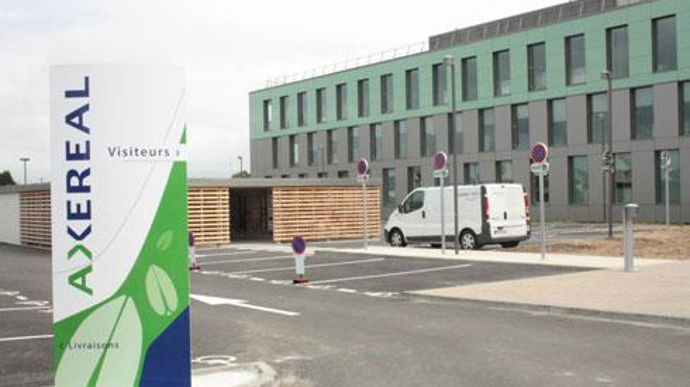 Les nouveaux bâtiments regroupent l'ensemble des fonctions administratives de l'entreprise, mais également les fonctions spécifiques liées aux métiers d'Axéréal (agronomie, semences, logistique...). © A. RICHARD Les nouveaux bâtiments regroupent l'ensemble des fonctions administratives de l'entreprise, mais également les fonctions spécifiques liées aux métiers d'Axéréal (agronomie, semences, logistique...). © A. RICHARD