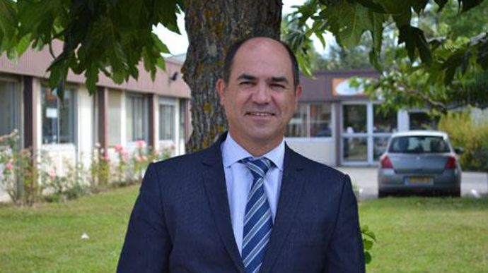 Philippe Saux, ex-directeur général adjoint du pôle semences du groupe Euralis depuis 2013, est devenu directeur général le 1er septembre dernier. Il succède à Roger Catala qui part à la retraite. © F. JACQUEMOUD Philippe Saux, ex-directeur général adjoint du pôle semences du groupe Euralis depuis 2013, est devenu directeur général le 1er septembre dernier. Il succède à Roger Catala qui part à la retraite. © F. JACQUEMOUD