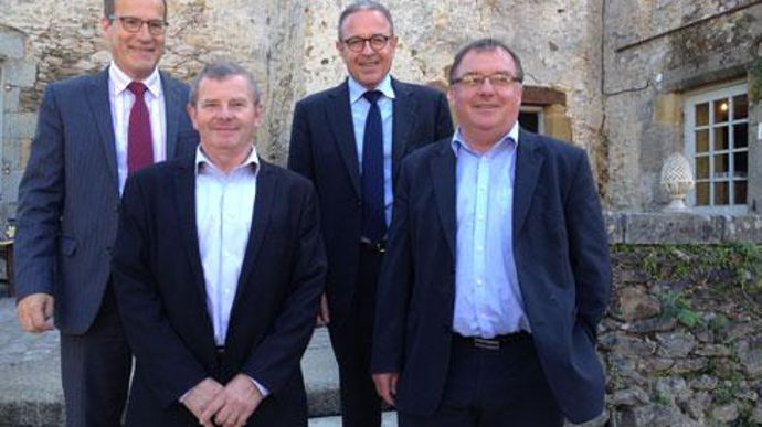 De gauche à droite, Hervé Scoarnec, et Michel Foucher, DG et président de la Cam, et Maxime Vandoni, DG, et Hubert Garaud, président de Terrena, viennent d'annoncer le rapprochement de leurs structures. © H. LAURANDEL  De gauche à droite, Hervé Scoarnec, et Michel Foucher, DG et président de la Cam, et Maxime Vandoni, DG, et Hubert Garaud, président de Terrena, viennent d'annoncer le rapprochement de leurs structures. © H. LAURANDEL 