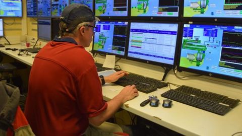 Dans son bilan social, le Snia annonce que, cette année, dix salariés issus de sept entreprises devraient être diplômés du CQP de conduction d’installation de transformation des grains, option alimentation animale. © Y. BOLOH