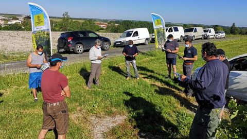 Réunion bout de champ du négoce Landreau, le 26 mai, sur le secteur de Léoville (Charente-Maritime), respectant les mesures de prévention sanitaire et organisée avec inscription sur Doodle.