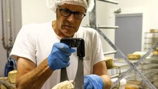 « Nous faisons le meilleur fromage au lait cru du pays » « Nous faisons le meilleur fromage au lait cru du pays »