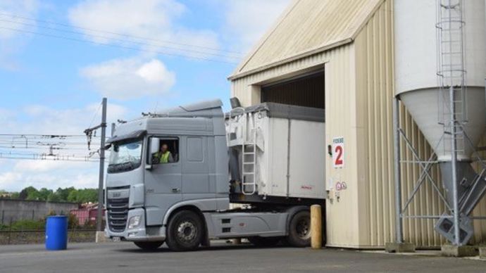 Les fabricants français d’aliments pour animaux enregistrent une baisse de 1,3 % des tonnages en 2021 et une augmentation de 50 % de leur panier de matières premières depuis 2020. © Y. BOLOH