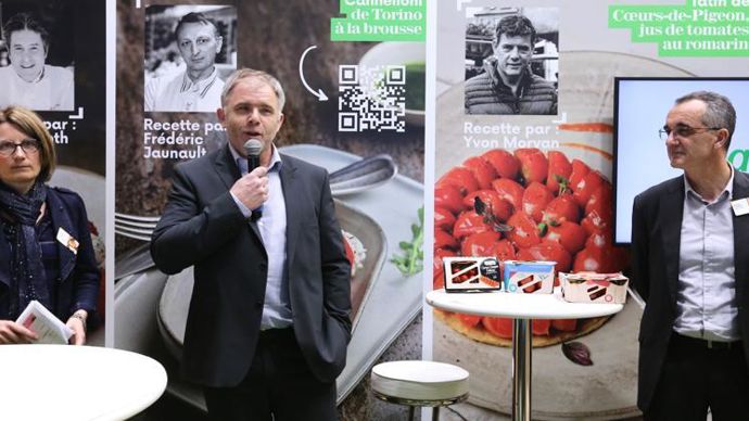 Conférence de presse de Savéol, le 28 février au Sia, avec de gauche à droite, Catherine Legal, responsable marketing, Pierre-Yves Jestin, président, et Ronan Loison, directeur de la coopérative maraîchère. © A.-M. LAVILLE