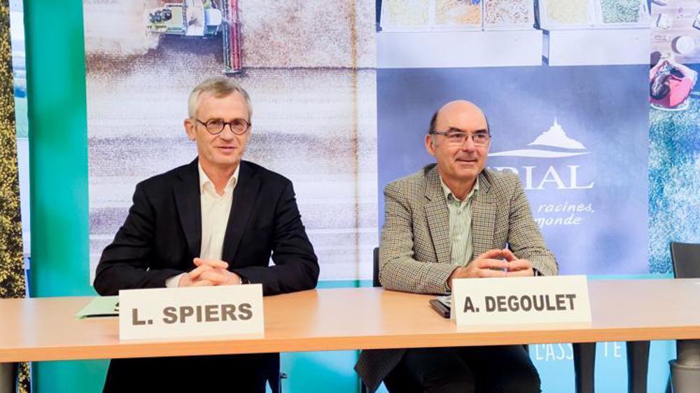 « Notre solidité est véritablement une force pour nos adhérents coopérateurs dans un contexte comme celui-ci », soulignait le directeur général d’Agrial, Ludovic Spiers, le 4 avril, au côté du président, Arnaud Degoulet. © A. DUFUMIER
