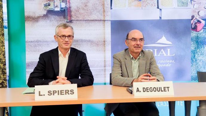 « Notre solidité est véritablement une force pour nos adhérents coopérateurs dans un contexte comme celui-ci », soulignait le directeur général d’Agrial, Ludovic Spiers, le 4 avril, au côté du président, Arnaud Degoulet. © A. DUFUMIER