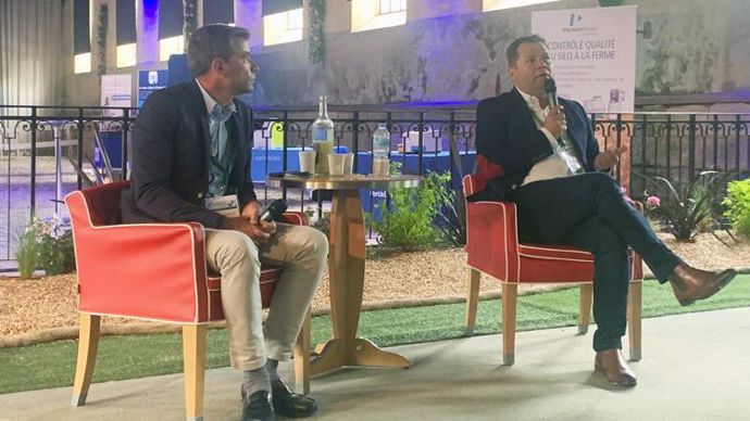 Florian Baloche (à g.), dirigeant d’Appro-Vert, et Frédéric Gaudin, DG de GN Solutions, tous deux élus de Négoce Ouest, lors de son congrès le 20 mai dans le manège du Haras du Pin, dans l’Orne.