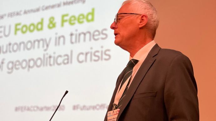 « Je crois fermement à la nécessité de marchés internationaux ouverts pour que les matières premières soient disponibles tant pour la nutrition animale que pour les consommateurs de pays très dépendants des importations comme l’Afrique du Nord », a insisté Asbjørn Børsting, président de la Fefac. © Y. BOLOH