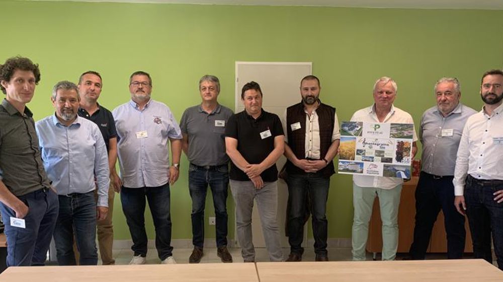 De gauche à droite : Vincent Touzot (CEA), Sébastien Coutant (Mansle), Laurent Clochard (Mansle), Xavier Mousset (Piveteau), Arnaud Gaudineau (CEA), Tony Fouché (Mansle), Jean-Marc Flagey (Chantegrains), Christian Piveteau (Piveteau), Denis Mouilleau (ex-Demograins) et Morgan Kerjean (Demograins). © R. FOURREAUX