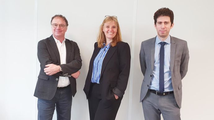 Dominique Braoudé, président d’Ocapiat (à g.), Corinne Lelong, présidente de la commission sectorielle paritaire secteur alimentaire et DAS de La Coopération agricole, Jonathan Emsellem, directeur général d’Ocapiat.