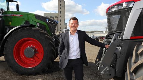 Afin d’être le plus proche possible du terrain, Arnaud de Maret participe à des cafés silos pour rencontrer les agriculteurs adhérents.