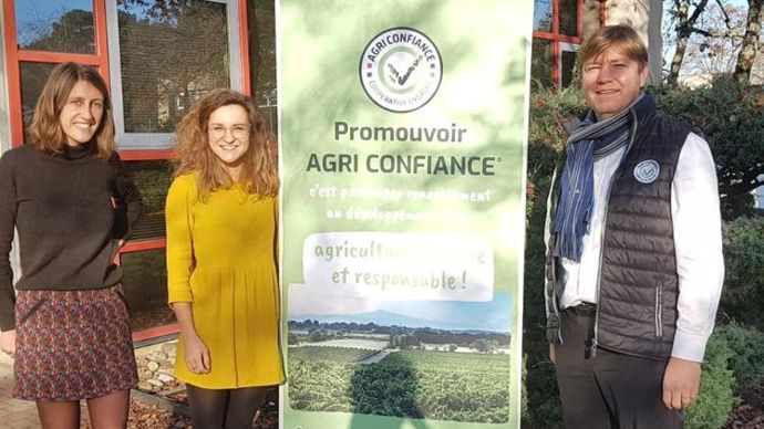 L’équipe Agri Confiance avec Marion Guépin, responsable développement et animation (à g.), Marion Danès, responsable technique et qualité, et Philippe Sommer, directeur d’Agri Confiance et également délégué régional de La Coopération agricole Nouvelle-Aquitaine.