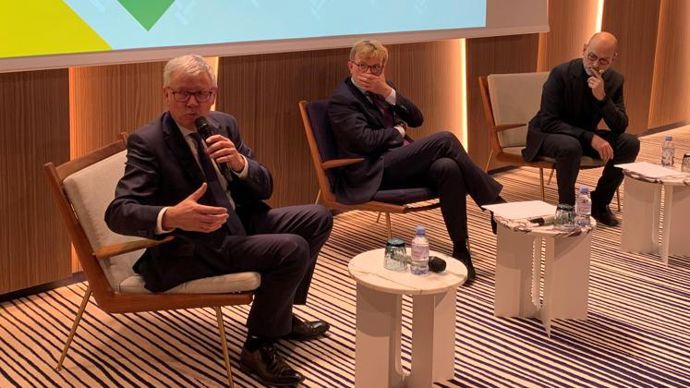 Jean-François Loiseau, agriculteur et président d’Intercéréales, avec à son côté, Marc Fesneau, ministre de l’Agriculture, lors de l’AG de l’interprofession céréalière, le 22 novembre. © H. LAURANDEL.