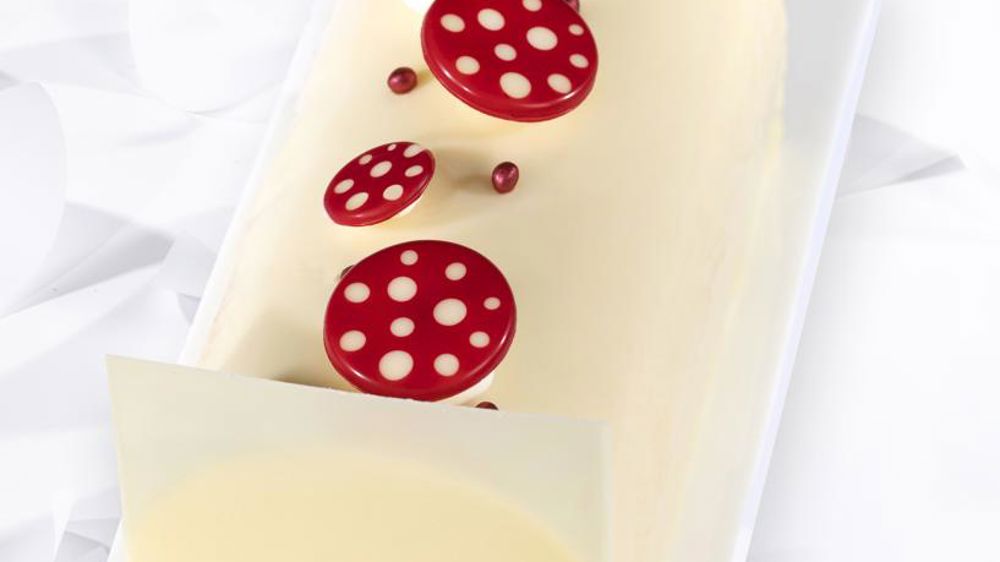 Bûche amande fruits rouges.