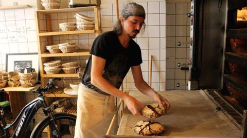 Maxime, boulanger libre. © Le Bricheton/M. Bussy Maxime, boulanger libre. © Le Bricheton/M. Bussy