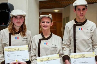 Un trio gagnant à dominante féminine : Viviane Magra, au centre (1er prix), Sophie Richard, à g. (2e prix), et Nicolas Pathier (3e prix). Meilleurs Jeunes Boulangers 2012. (Photo : latoque.fr)