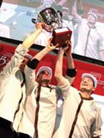 Les boulangers franc-comtois, fiers de leur victoire. Gagnants de la Coupe de France de la Boulangerie 2011 (image Thierry Caron)