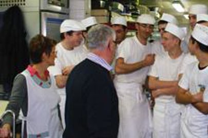 Le management des hommes : une compétence majeure qui s'affine avec le temps. (Photo : latoque.fr) Equipe de boulangers en formation (Photo : latoque.fr)
