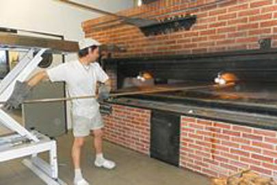 Le four à gueulard est idéal pour les passionnés des méthodes anciennes. Ici, le fournil aux grillons, Comps-la-Grand-Ville, 12. (Photo : Latoque.fr) Four à gueulard (Photo : Latoque.fr)