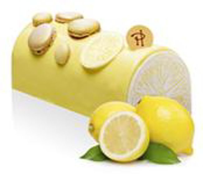 Les ingrédients nobles et les fruits aromatiques font une vraie différence. Ici, Infiniment citron de Pierre Hermé, 2010. (Photo : latoque.fr) Bûche de Pierre Hermé. (Photo : latoque.fr)
