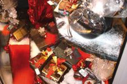 A Riom (63), Jocelyne Mathieu expose très tôt ses assortiments . (Photo : latoque.fr) Assortiment de chocolats à Riom (63). (Photo : latoque.fr)