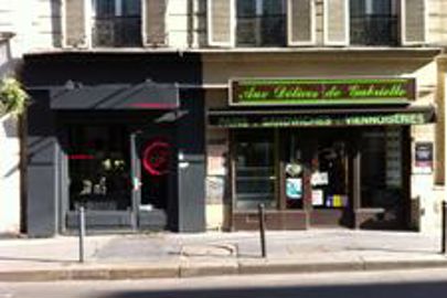 En unissant vos forces à celles de vos voisins, vous pourriez trouver de nouveaux débouchés de ventes. (Photo : latoque.fr) Devanture de boulangerie et de fleuriste. (Photo : latoque.fr)