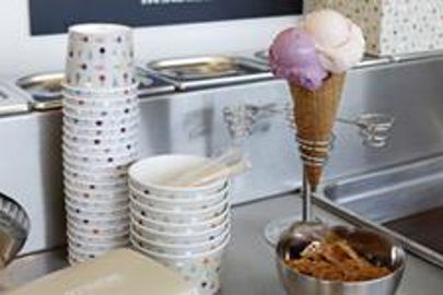 Sur l'Ile de Ré, les packagings de La Martinière sont reconnaissables de loin. (Photo : latoque.fr) Glace de Xavier Cathala. (Photo : latoque.fr) Sur l'Ile de Ré, les packagings de La Martinière sont reconnaissables de loin. (Photo : latoque.fr) Glace de Xavier Cathala. (Photo : latoque.fr)