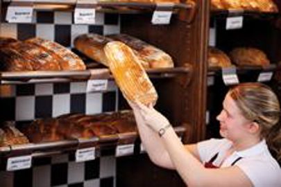 85% des handicaps ne se voient pas et 80% ne nécessitent pas d'aménagement (Photo : Latoque.fr) Vendeuse handicapée, en boulangerie (Photo : Latoque.fr)