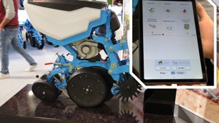 Avec l'application Monosem Plus, il est possible de constater en direct, lors de l'essai de dosage, la régularité du semis. Avec l'application Monosem Plus, il est possible de constater en direct, lors de l'essai de dosage, la régularité du semis.