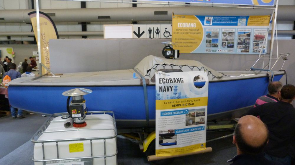 Une barque pour éviter aux effluents de prendre le large Une barque pour éviter aux effluents de prendre le large