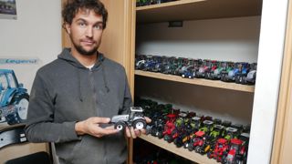 Jean-Baptiste Lafon collectionne « depuis toujours » les petits tracteurs. Jean-Baptiste Lafon collectionne « depuis toujours » les petits tracteurs.