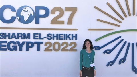 Adèle Le Badezet, à Charm el-Cheikh, en novembre dernier : « La rencontre avec de nombreuses personnalités, les échanges avec des membres des délégations, le fait de vivre la Cop 27 de l’intérieur… ont fait que j’ai été extrêmement contente d’avoir eu cette opportunité. »