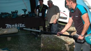 Élagueuse sur perche Makita.