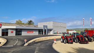 L'entreprise familiale Chevalerias distribuera désormais les machines Case IH en Charente, dans la Vienne, la Haute-Vienne, ainsi que sur une partie de la Dordogne et de la Corrèze. L'entreprise familiale Chevalerias distribuera désormais les machines Case IH en Charente, dans la Vienne, la Haute-Vienne, ainsi que sur une partie de la Dordogne et de la Corrèze.