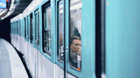 Les frais de transports en commun sont pris en charge par l'employeur en partie.
