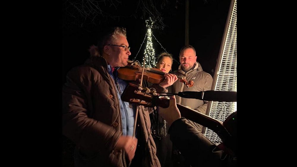 Christian Peyronny, un agriculteur, a créé un espace de "don et de rencontre" lors d'une vente de soupe aux champignons sur son exploitation, au profit des banques alimentaires.