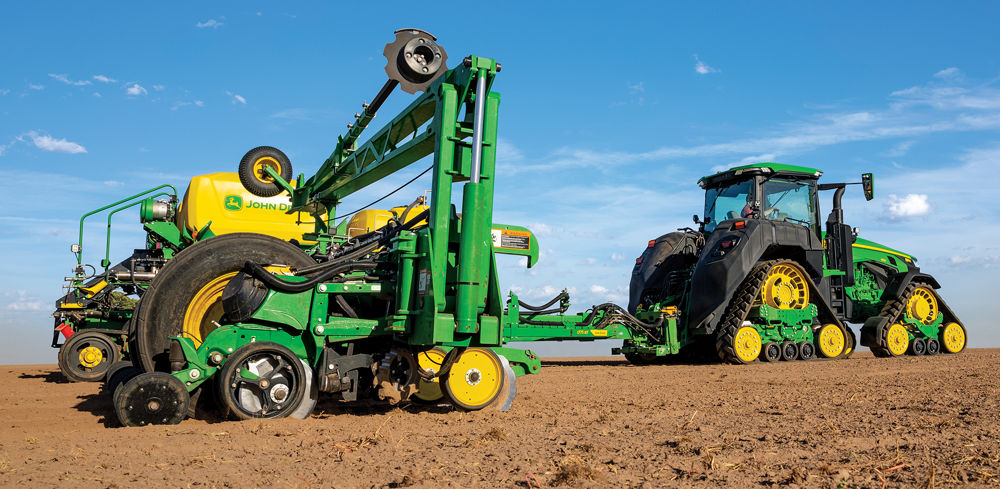 John Deere a dévoilé lors du CES 2023 le système ExactShot qui applique de l'engrais liquide lors du semis.
