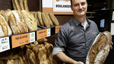 Chef pâtissier et boulanger, Yvan Masset a bâti son entreprise sur la mise en valeur des qualités nutritionnelles et du savoir-faire boulanger. Chef pâtissier et boulanger, Yvan Masset a bâti son entreprise sur la mise en valeur des qualités nutritionnelles et du savoir-faire boulanger.