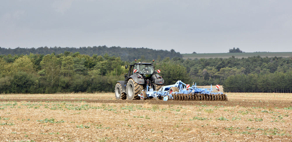 Le choix du couple tracteur-outils est basé sur la meilleure adéquation entre les deux matériels, permettant de réaliser des travaux dans des conditions optimales.