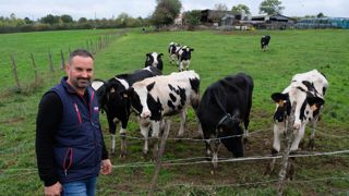 Christophe Augereau, du Gaec Lactajoux, en Maine-et-Loire, a pris un engagement sur cinq ans pour réduire les gaz à effet de serre. Trois ans après, il va toucher ses premiers crédits carbone. Christophe Augereau, du Gaec Lactajoux, en Maine-et-Loire, a pris un engagement sur cinq ans pour réduire les gaz à effet de serre. Trois ans après, il va toucher ses premiers crédits carbone.
