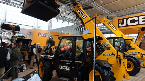 Le chariot 530.60 Agri Super de JCB dédié aux fermes d'élevage individuelles Le chariot 530.60 Agri Super de JCB dédié aux fermes d'élevage individuelles