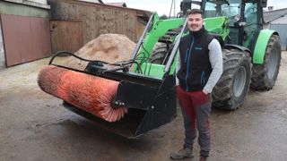 Thomas Lemercier, magasinier en concession, a déjà construit trois balayeuses pour ses proches, dont la ferme familiale. Thomas Lemercier, magasinier en concession, a déjà construit trois balayeuses pour ses proches, dont la ferme familiale.