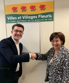 Passage de relais à la direction du CNVVF entre Julien Faivre et Martine Lesage.(©CNVVF)