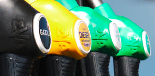 L'aide carburant de 100 euros pour les Français les plus modestes est prolongée d'un mois. L'aide carburant de 100 euros pour les Français les plus modestes est prolongée d'un mois.