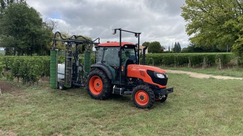 Système d'imagerie Chouette monté sur un tracteur Kubota Système d'imagerie Chouette monté sur un tracteur Kubota